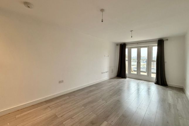 8, Elizabeth Court, Bathurst Walk, Richings Park photo 4