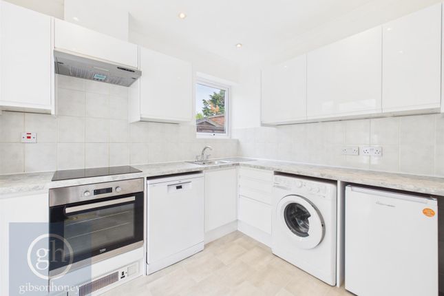 12, Manor Close, Ruislip photo 3