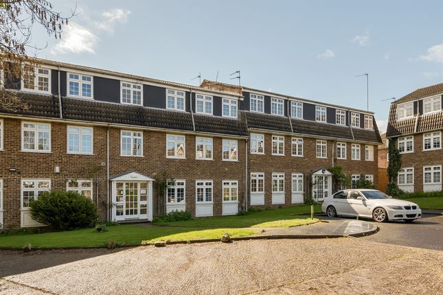 Thumbnail Flat for sale in West Bank, Enfield