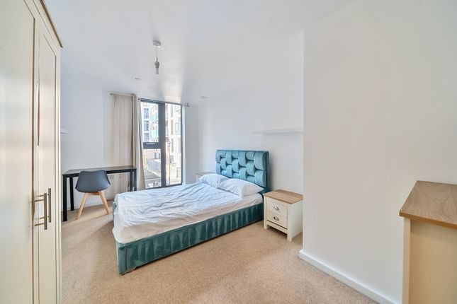 Parkside Avenue, London photo 5