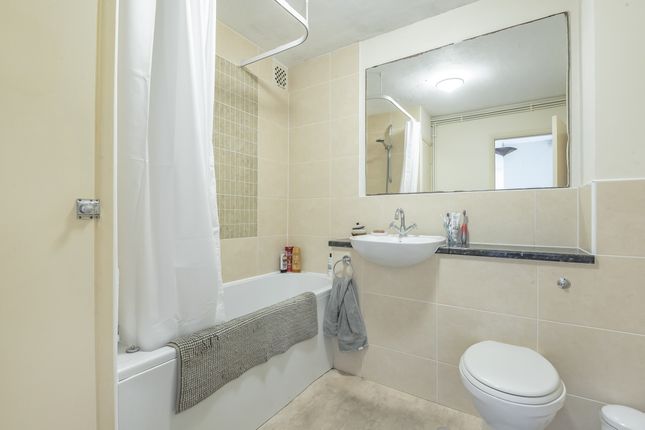 14 Rochelle Court, 26, Foxgrove Road, Kent photo 4
