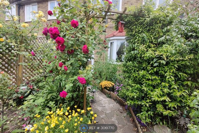 Robin Hood Court, Robin Hood Lane, Sutton photo 2