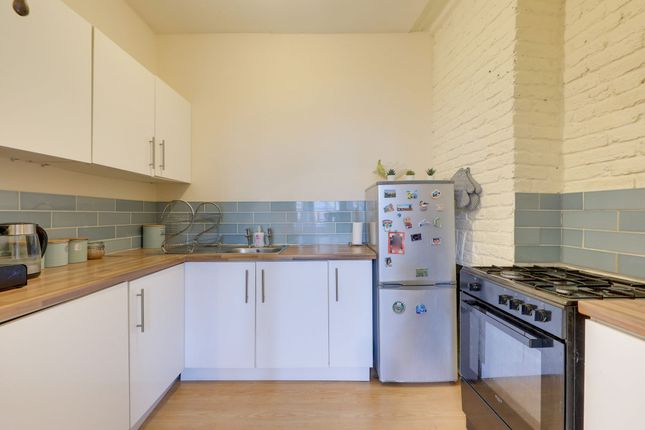Flat 2, 4 Nelgarde Road, London photo 4