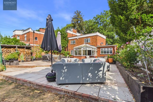 Ruxbury Cottage St Anns Hill Road, Chertsey photo 4