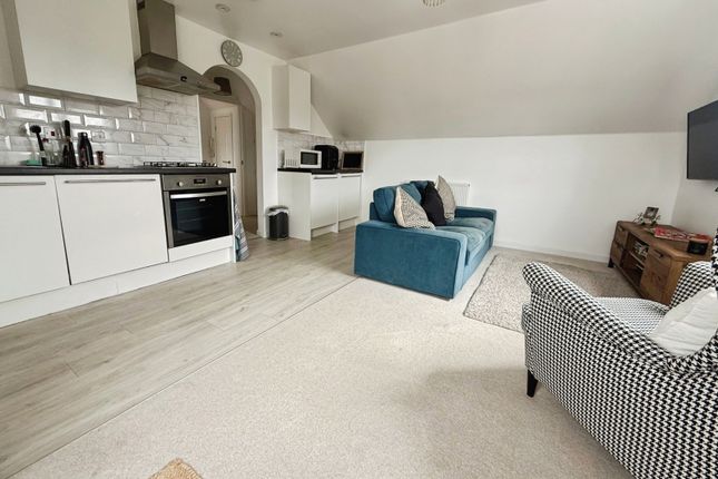 4, Brian Dowding Court, Reading photo 2