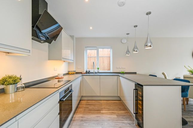 3 Florin Court, Moneyfield Avenue, Portsmouth photo 4