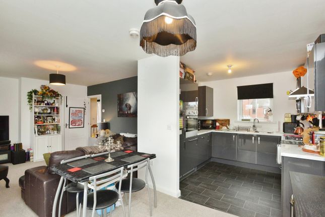 Maisonette for sale in Flavius Gardens, Fairfields, Milton Keynes, Buckinghamshire