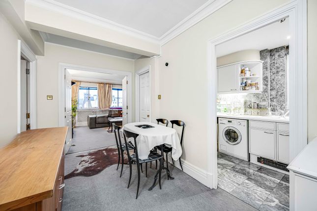 Flat 178b, Chiltern Court, London photo 3
