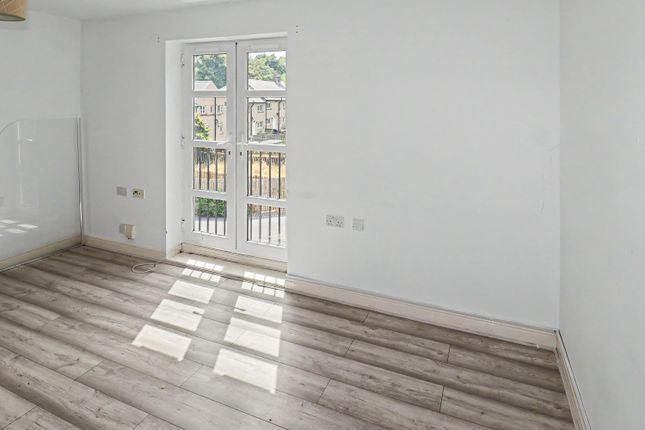 19 Marlington Drive (and parking space), Huddersfield photo 2