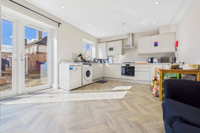 Flat 1,, 22A Chestnut Close, Middlesex photo 2
