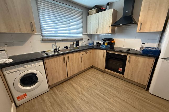 321 Prestwick Road, Watford photo 3