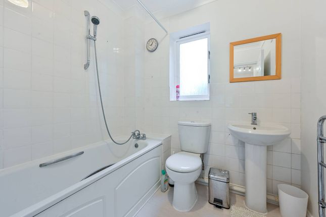 Flat for sale in Finsbury Park, Finsbury Park, London
