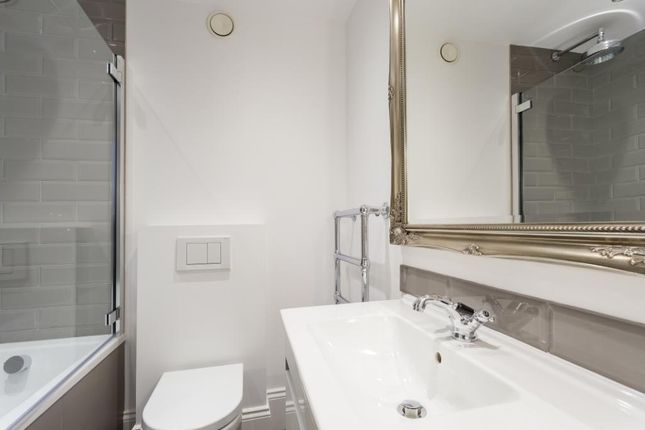 Flat to rent in Bedford Street, London
