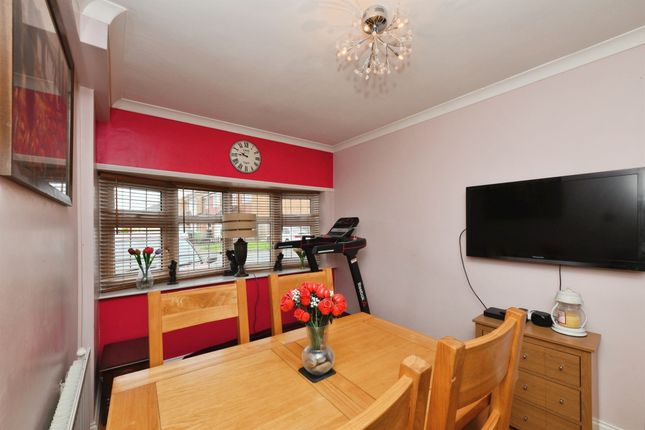 119, Caxton Road, Hoddesdon photo 3