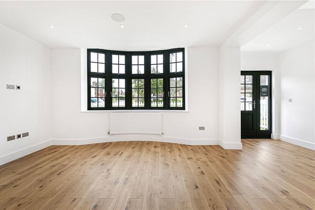 Flat for sale in High Street, Codicote, Hitchin, Hertfordshire