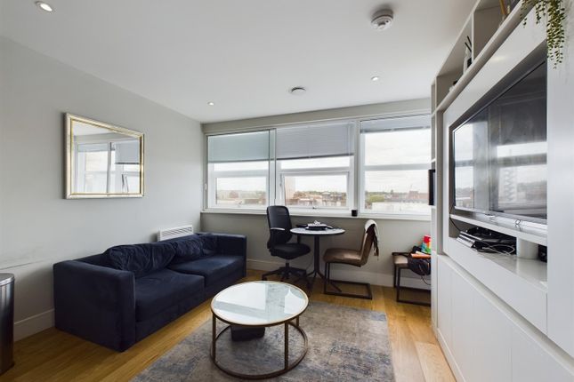 Studio studio on 46, Rosebery House, Chelmsford, £160,000