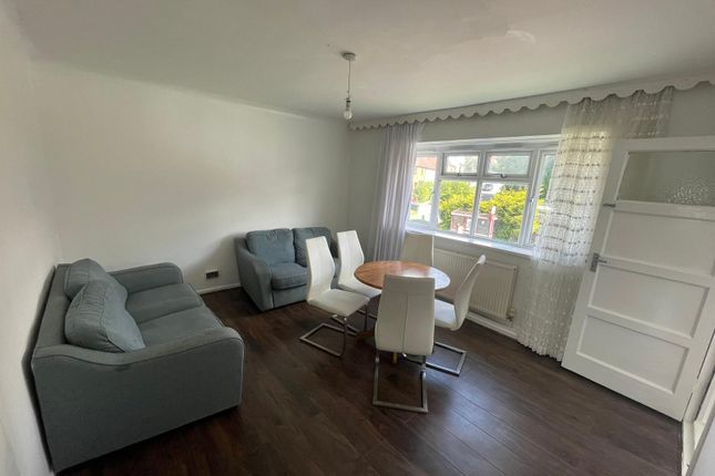 Thumbnail Flat to rent in Bedford Mount, Horsforth, Leeds