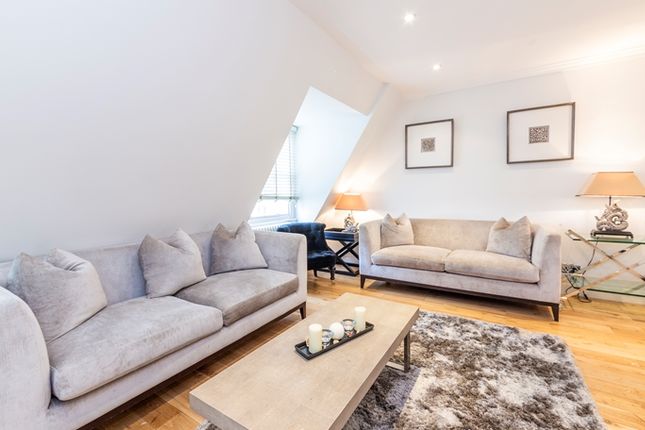 Duplex to rent in Grosvenor Hill, London