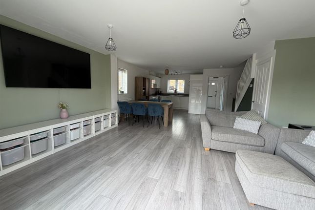 11, Walsingham Drive, Daventry photo 2