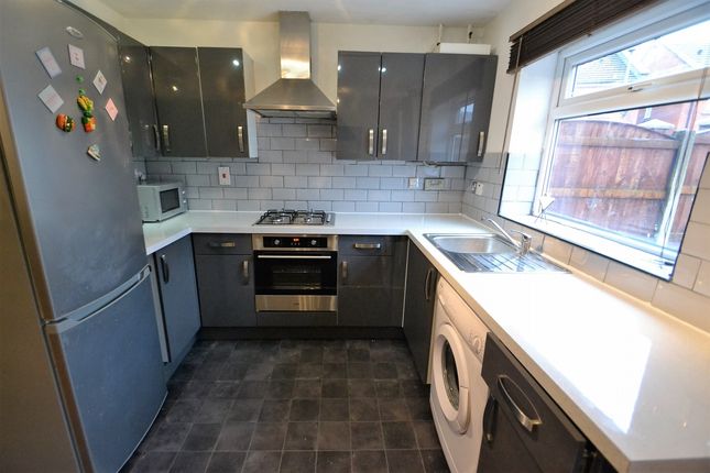 9 Yew Street, Hulme, Manchester photo 5