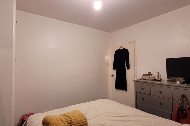 Flat to rent in High Trees, Tulse Hill, London