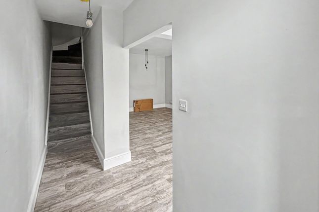 11 West Street, Bargoed photo 5
