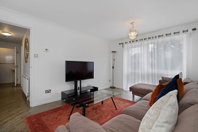 33 Cavendish Meads, Ascot photo 4