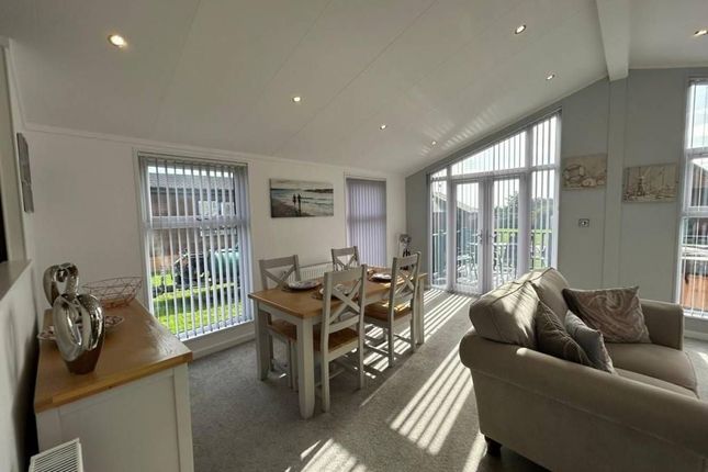 2-bed caravan on 33, Westfield Country Park, Fitling Lane, Hull, £169,995