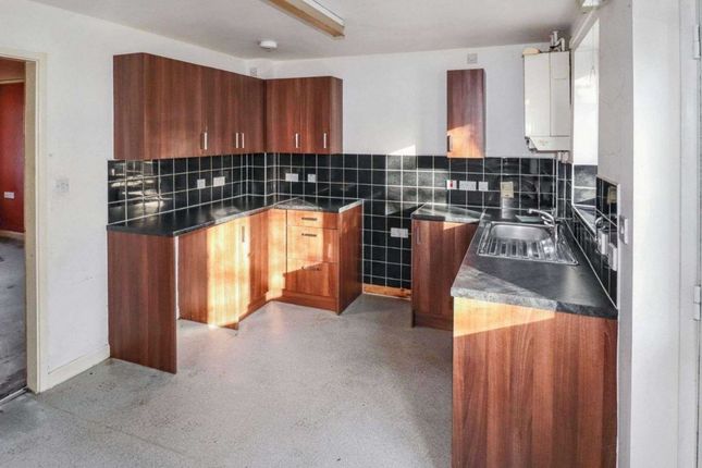 4 Hebble Brook Close, Halifax photo 2