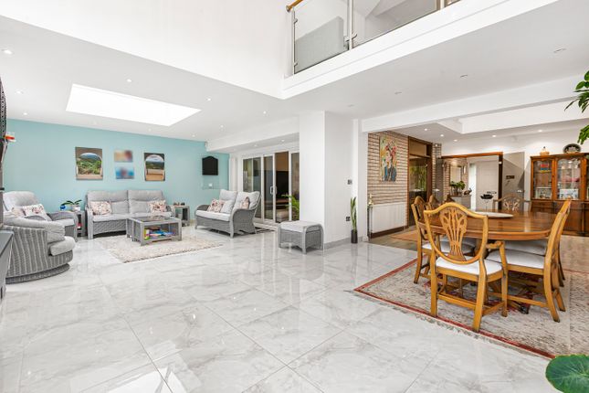 Garden/Dining Room