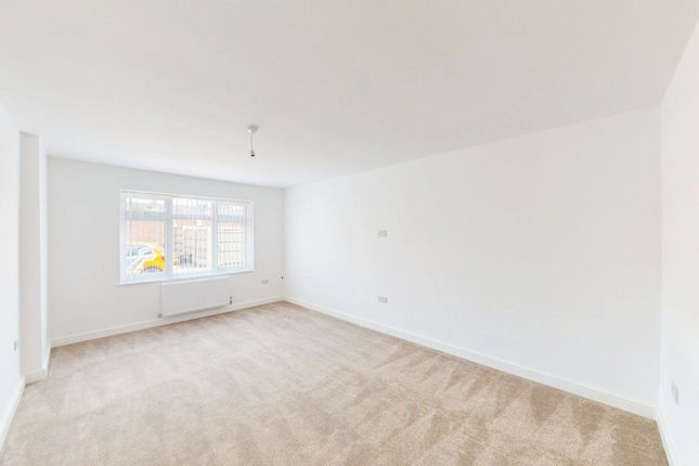 2 Kensington Grove, Westhoughton photo 2