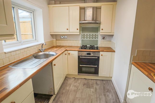 2, Woodbank, Burbage photo 3