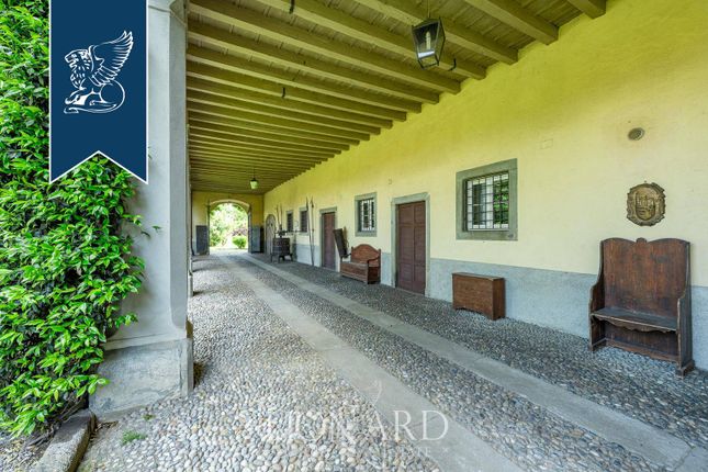 Villa for sale in Ponte San Pietro, Bergamo, Lombardia