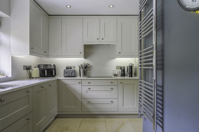 6, Robert Franklin Way, Cirencester photo 2