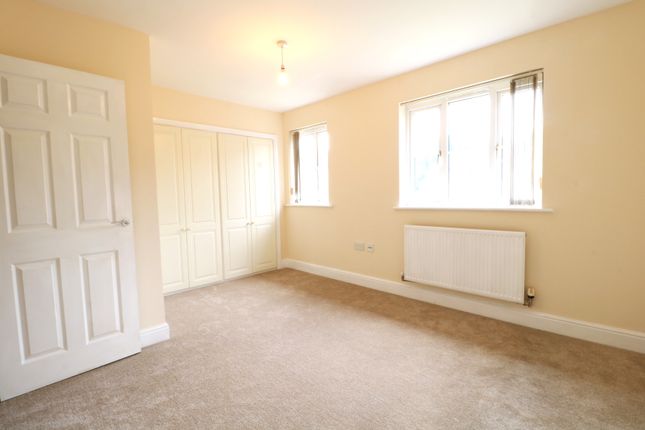 Hurst Road, Kennington photo 4