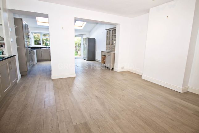 12b, South Park Grove, New Malden photo 4