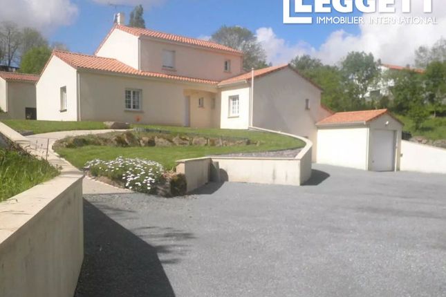 Thumbnail Villa for sale in Réaumur, Vendée, Pays De La Loire