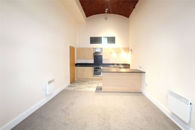 Savile Court, Milnsbridge photo 4