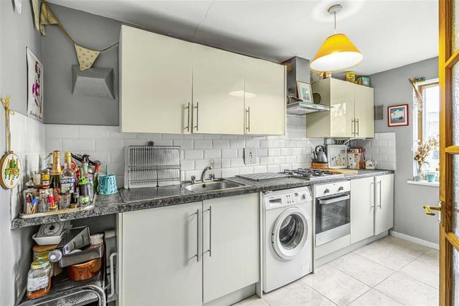 Flat for sale in Stoneycroft Close, London