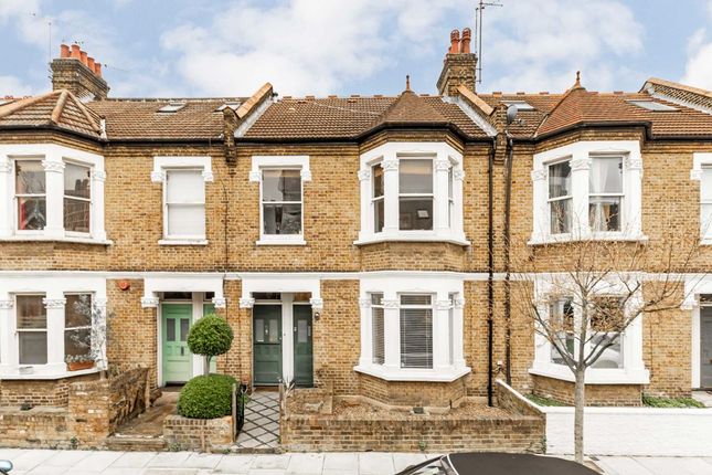 Thumbnail Flat to rent in Eynham Road, London