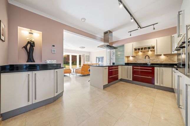 8, Crescent Walk, Ferndown photo 4