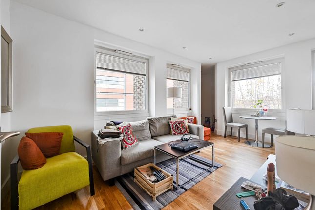 1-bed flat on Molesworth Street, Lewisham, £225,000