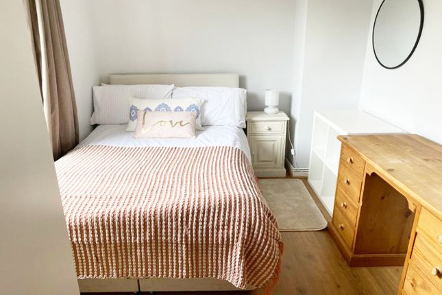 Shared accommodation to rent in Margery Street, London