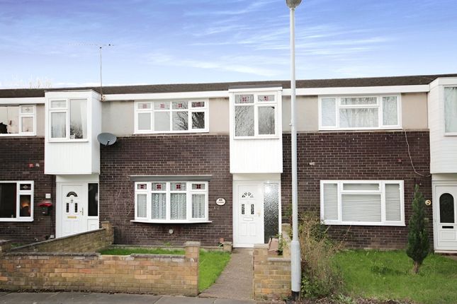 Thumbnail Terraced house to rent in Trindehay, Basildon