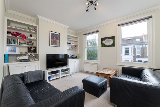 Triplex to rent in Averill Street, London