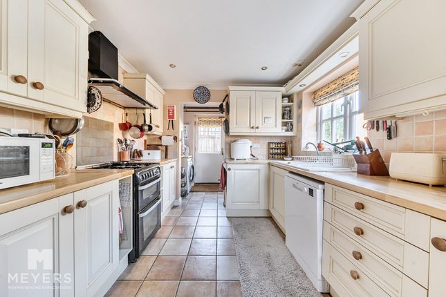13, St. Andrews View, Blandford Forum photo 2