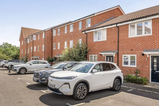 Blackthorn Avenue, Chigwell photo 2