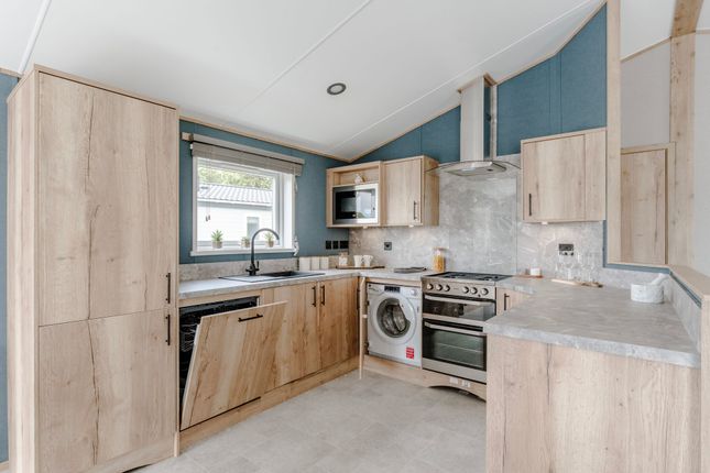 WV11 ABI Superior, Corton, Lowestoft photo 4