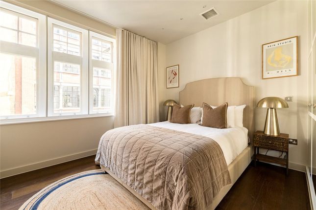 Flat Flat 5, 97, Wardour Street, London photo 4