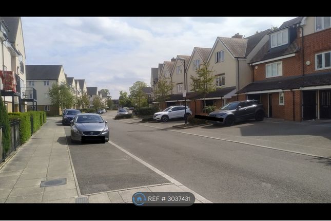 Albacore Way, Hayes photo 2